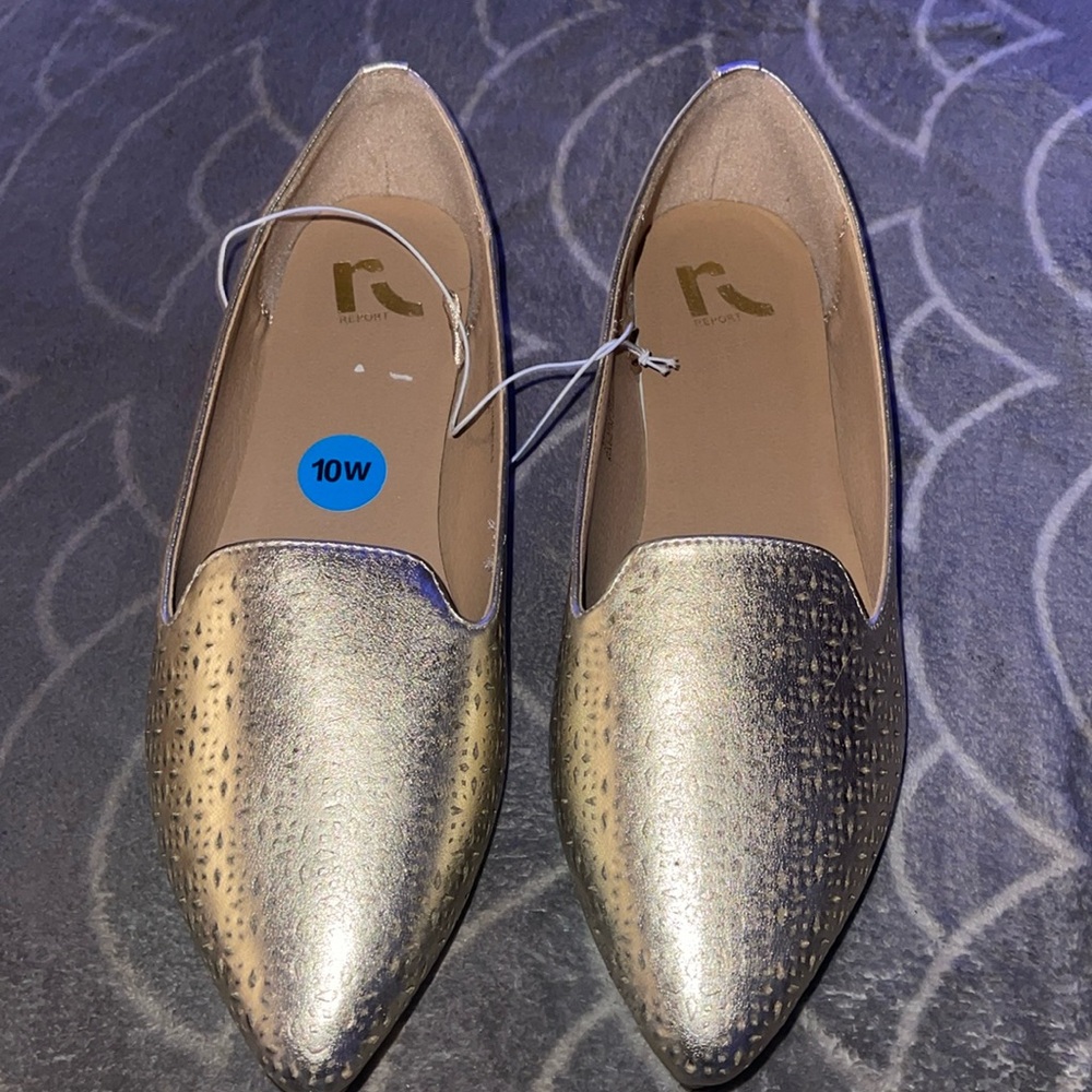 Cute gold flats nwt